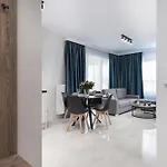 Sun Towers With Balcony & Parking By Renters Appartement
