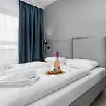 Sun Towers With Balcony & Parking By Renters *