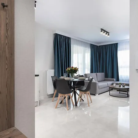 Sun Towers With Balcony & Parking By Renters Apartmán