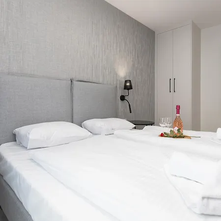 Sun Towers With Balcony & Parking By Renters Svinoústí