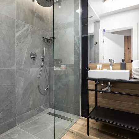 Sun Towers With Balcony & Parking By Renters *