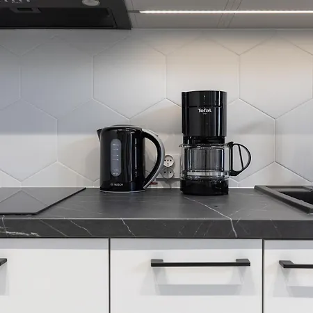 Sun Towers With Balcony & Parking By Renters Lejlighed *