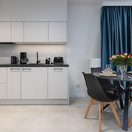 Sun Towers With Balcony & Parking By Renters * Svinoústí