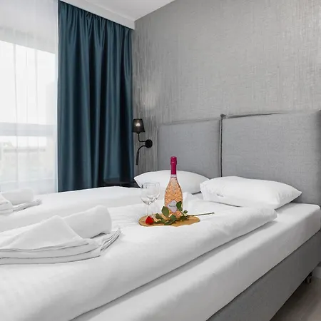 Sun Towers With Balcony & Parking By Renters *