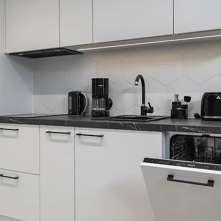 Sun Towers With Balcony & Parking By Renters Lejlighed