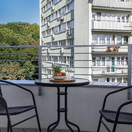 Sun Towers With Balcony & Parking By Renters Apartmán Svinoústí