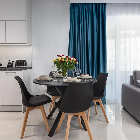 Sun Towers With Balcony & Parking By Renters Lejlighed