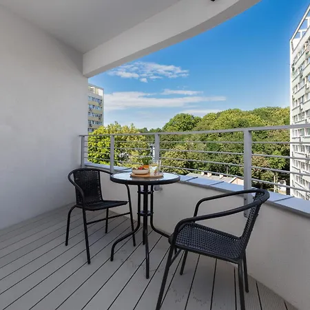Sun Towers With Balcony & Parking By Renters *