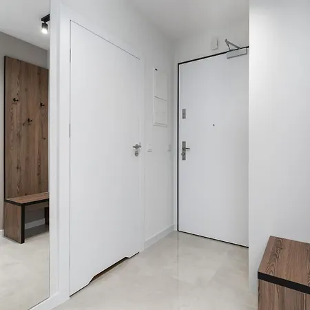 Sun Towers With Balcony & Parking By Renters