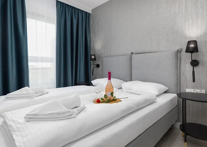 Sun Towers With Balcony & Parking By Renters *